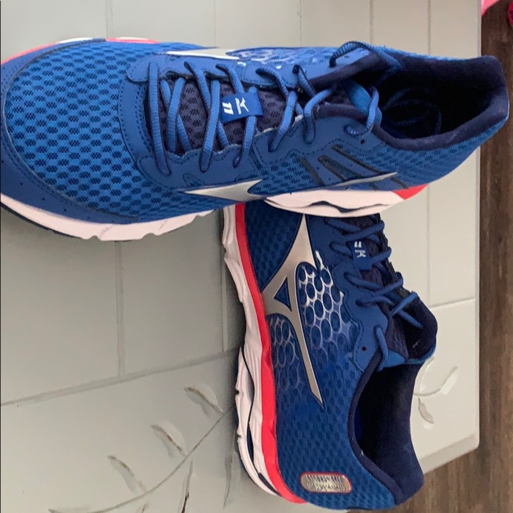 Men’s Mizuno Athletic Shoes size 12